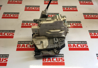 Broasca usa stanga Audi A4 B8 cod: 8j2837015c