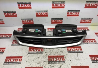 Grila Aer Centru Bord Nissan Qashqai 2 An 2015 COD 687504EA0A