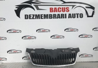 Grila bara fata centrala 5J0853668C, Skoda Fabia 2