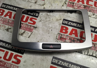 Grila casetofon VW Passat B6 cod: 3aa858069