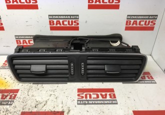 Grila centrala bord VW Passat B7 cod: 3ac819728a