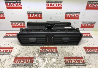 Grila centrala bord VW Passat B7 cod:- 3ac819728a