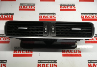 Grila centrala bord VW Passat B7 cod: 3ac819728a