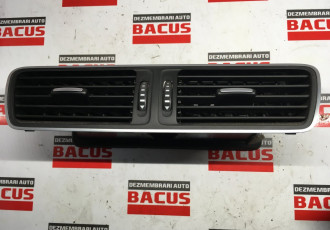 Grila centrala bord VW Passat B7 cod: 3ac819728a