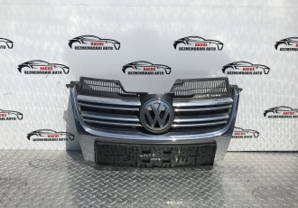 Grila Radiator Centrala Volkswagen VW Golf 5 Combi / Jetta Cod : 1K5853651 