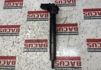 Injector Volkswagen Golf 6 / Audi A4 B8 2.0 TDI Cod : 03L130277