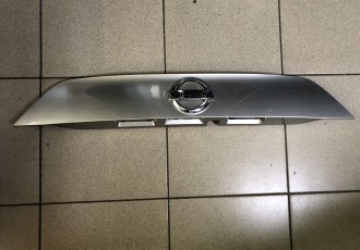 Ornament Haion Cu Lampi Iluminat Numar Nissan Qashqai An 2015 Cod : 90810 4ESXX / 908104ESXX