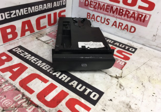 Sertar depozitare Audi A3 8P cod: 8p0941561